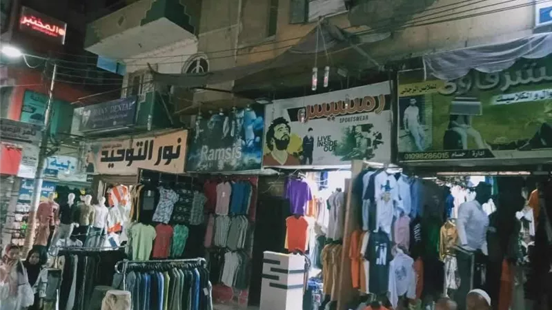 حملات تفتيشية لإزالة الإعلانات المخالفة وخفض الإنارة بالمنيا