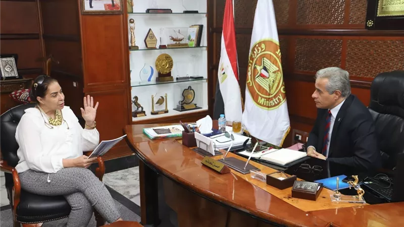 غادة عجمي تقترح إنشاء أكاديمية لتأهيل الضيافة الجوية