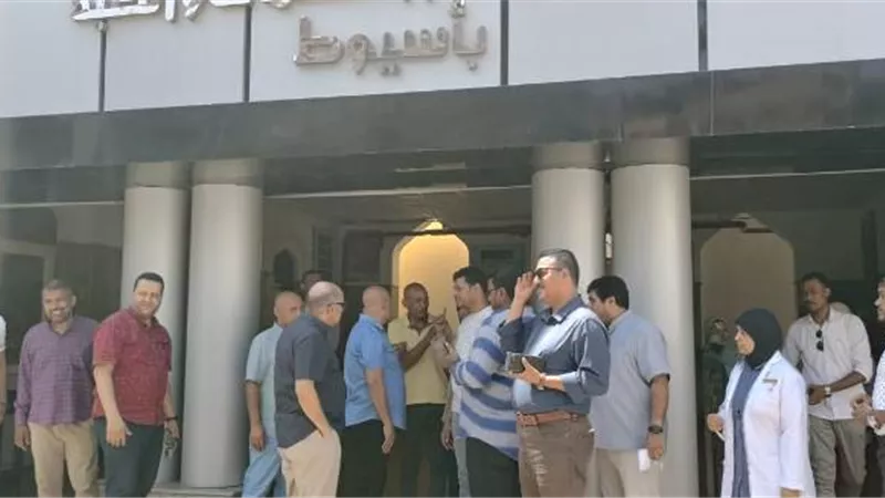الصحة بأسيوط تتابع تطوير بمستشفى الحميات والكبد