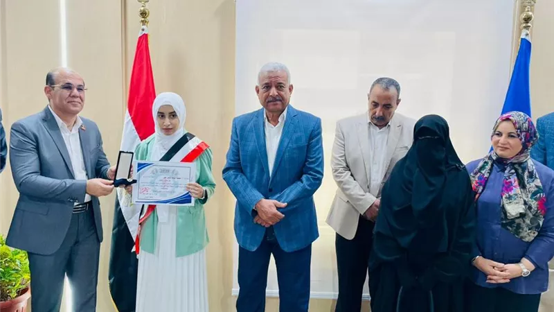 محافظ السويس يكرم أوائل الثانوية العامة والأزهرية
