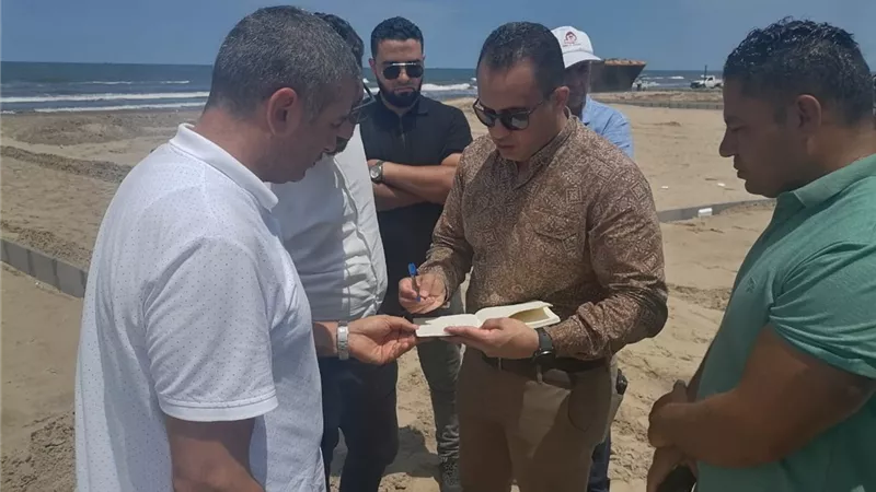 رئيس جهاز مدينة دمياط الجديدة يوجه بسرعة الانتهاء من تنفيذ شاطىء
