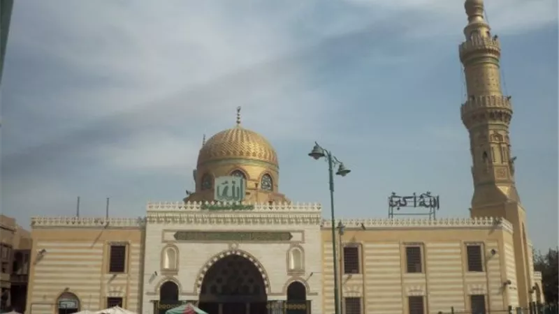 افتتاح السيسي مسجد السيدة نفيسة بعد تطويره يتصدر اهتمامات الصحف