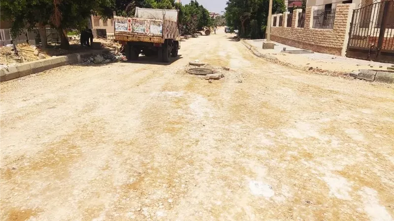 جهاز مدينة العبور يتابع أعمال وتطوير رفع كفاءة الطرق
