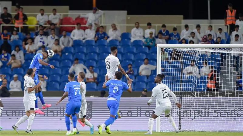 الهلال يتقدم على الشباب بهدفى كينو ومالكوم فى الشوط الاول.. فيديو