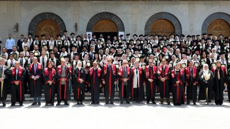 جامعة الزقازيق تحتفل بتخريج الدفعة 12 صيدلة اكلينيكية