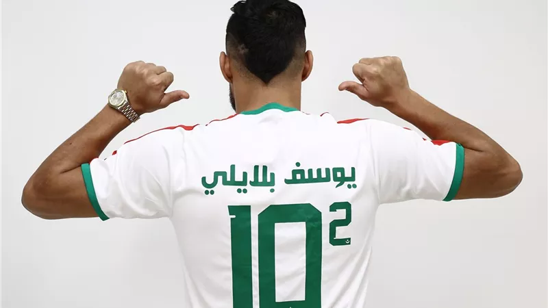 رسميا.. مولودية الجزائر يتعاقد مع يوسف بلايلي