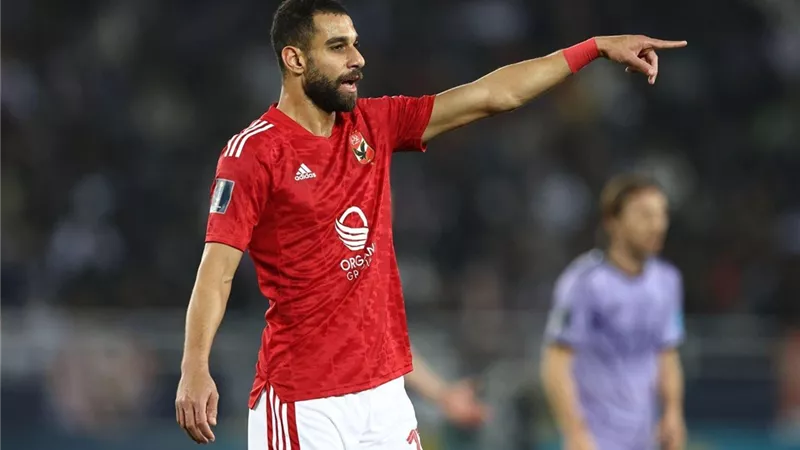 الأهلي يبدأ مفاوضاته مع عمرو السولية على التجديد