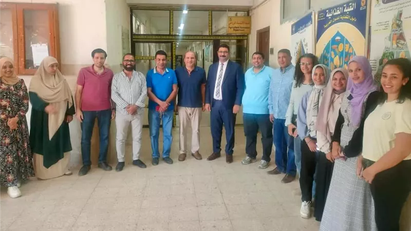 طلاب كلية الزراعة بالمنيا يقدمون عروض توضيحية عن زراعة النخيل