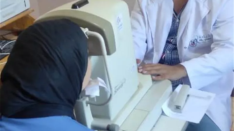 توقيع الكشف الطبى على 229 مواطناً خلال قافلة للعيون بمدينة غارب