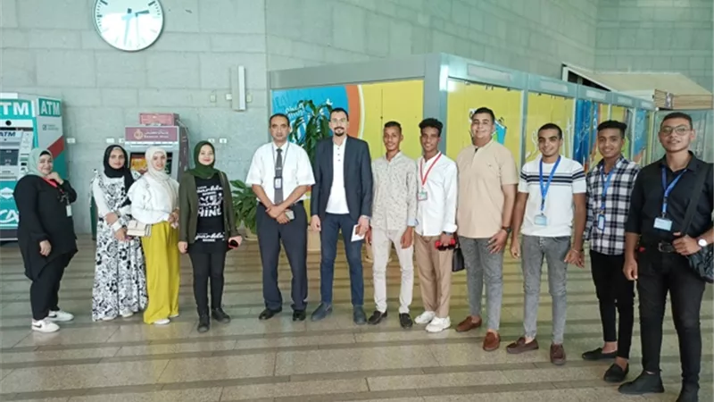 طلاب جامعة طيبة التكنولوجية يواصلون التدريب الصيفى بمطار الأقصر