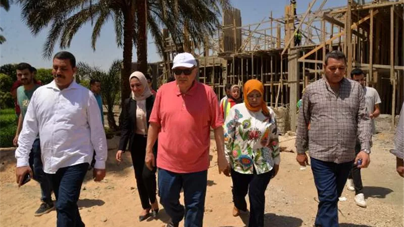 محافظ أسيوط يتفقد أعمال إنشاء المركز الطبي بقرية الشيخ شحاتة