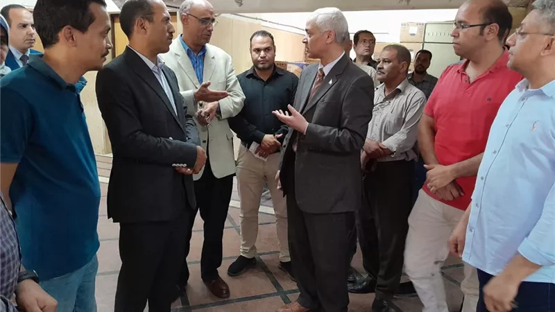 نائب رئيس جامعة أسيوط يتابع انتظام أعمال التنسيق الإلكتروني