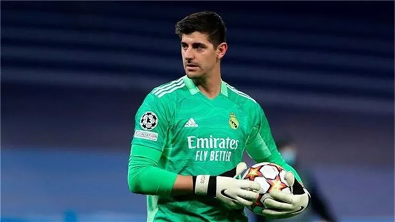 رسميًا .. ريال مدريد يُعلن إصابة كورتوا بقطع في الرباط الصليبي