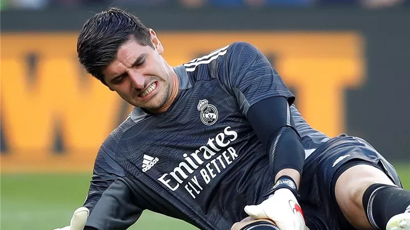 مدة غياب كورتوا عن ريال مدريد بعد إصابته بالصليبي