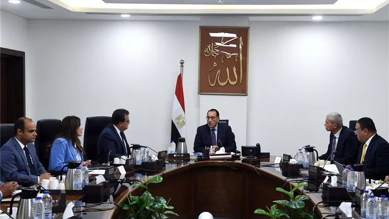 رئيس الوزراء يتابع عدداً من الملفات المرتبطة بالمنظومة الصحية