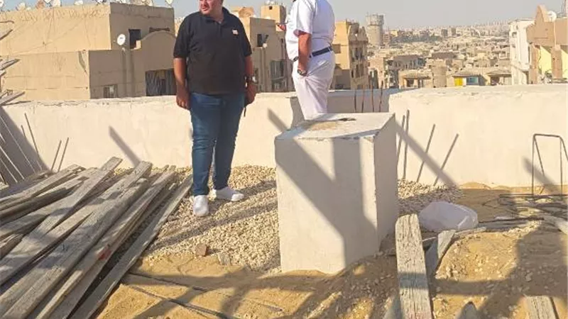 جهاز 15 مايو ينفذ إزالة فى دور مخالف بالتعاون مع شرطة التعمير صور