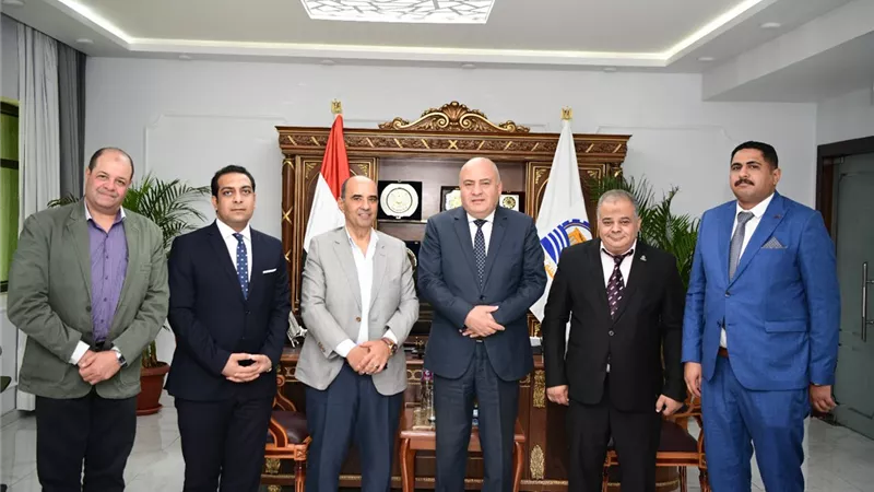 محافظ قنا يبحث مع رئيس والعضو المنتدب لشركة النهضة للصناعات