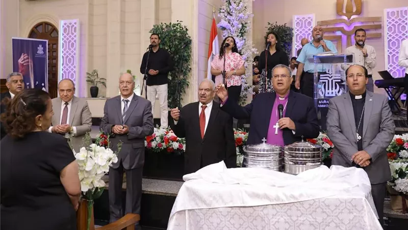 رئيس الطائفة الإنجيلية يشهد انضمام أعضاء جدد لكنيسة الأزبكية