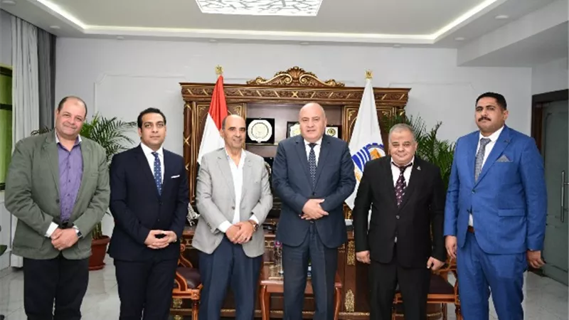 محافظ قنا يلتقى الرئيس التنفيذى لشركة النهضة للصناعات