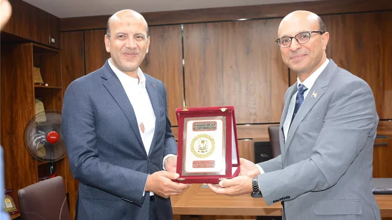 د. المنشاوي: الجامعة تكرم كل مسئول بذل جهداً لخدمتها