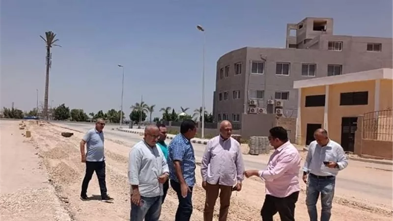 مسئولو الإسكان يتفقدون أعمال التطوير الجارية بالمناطق المختلفة بالعبور