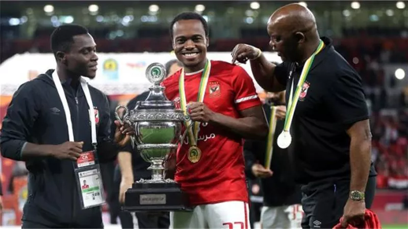 بيرسى تاو يرفض إغراءات موسيمانى للرحيل عن الاهلى.. تفاصيل