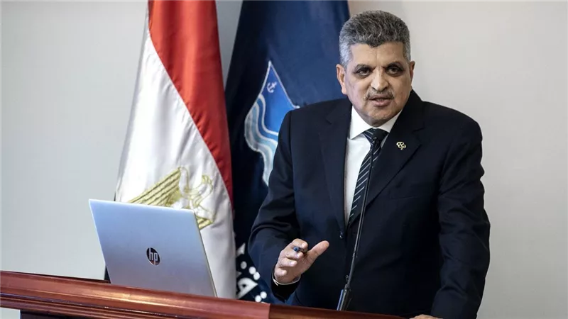 الفريق أسامة ربيع: العمالة فى قناة السويس كلها مصرية