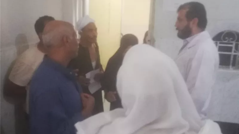 الكشف على 92 مواطن بمدينة سفاجا خلال قافلة طبية للعيون