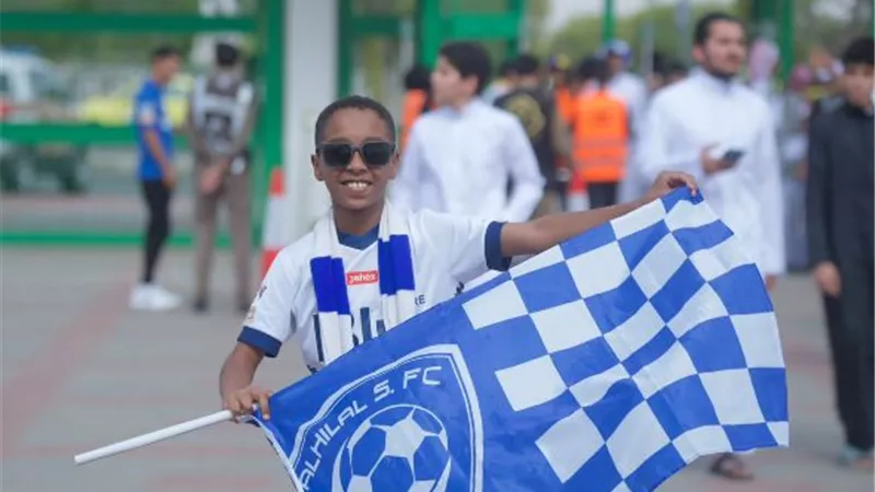 توافد جماهير النصر والهلال على ملعب نهائى البطولة العربية ...شاهد
