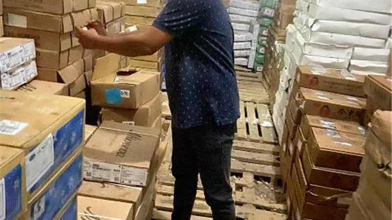ضبط ٨٠٠ك لحوم و٧٥٠ك رنجة و٢طن فراولة مجهولة المصدر بالاسكندرية