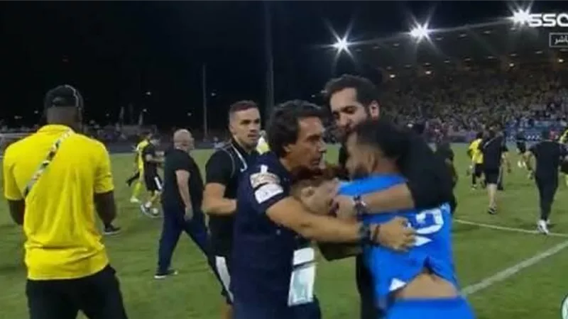 أحداث مؤسفة بعد نهاية مباراة النصر والهلال .. بالصور