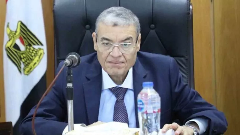 نقل المياه لقري مركزي مغاغة والعدوة لحين اصلاح خط طرد محطة1بمغاغة