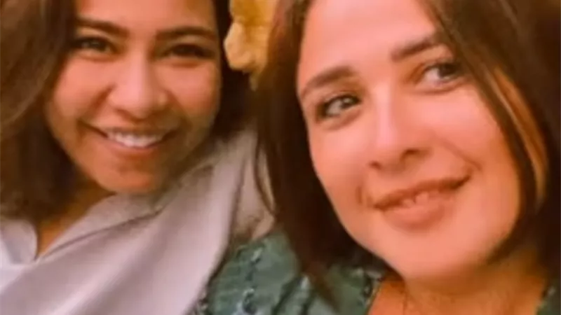 ياسمين عبد العزيز وشيرين يمازحان جمهورهما بلقطات كوميديا