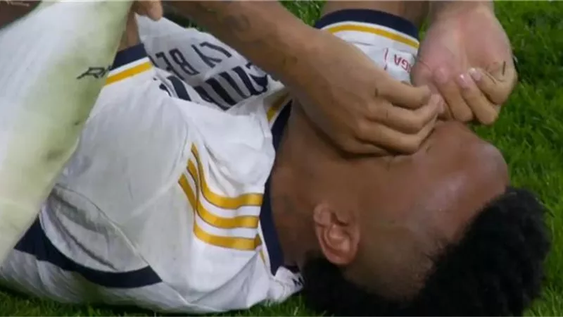 اصابة قوية تضرب نجم ريال مدريد في مباراته أمام أتليتك بلباو