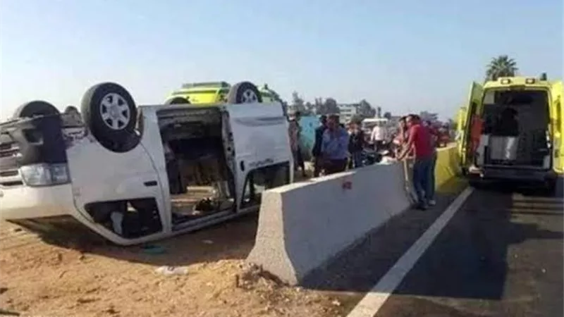 اصابة 3مواطنين في انقلاب سيارة بالاسماعيلية