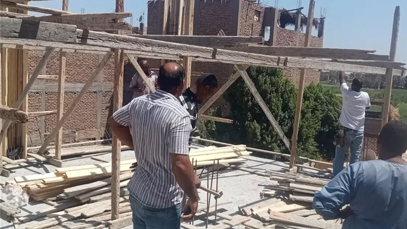 رفع ٢٢ طن من القمامة والمخلفات بالزينية شمال الأقصر