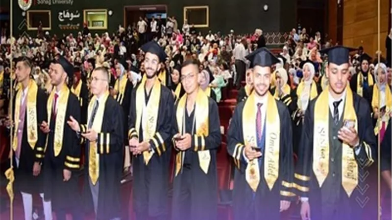 آداب سوهاج تحتفل بتخرج الدفعة ١٢ من طلاب برنامج الترجمة الإنجليزي