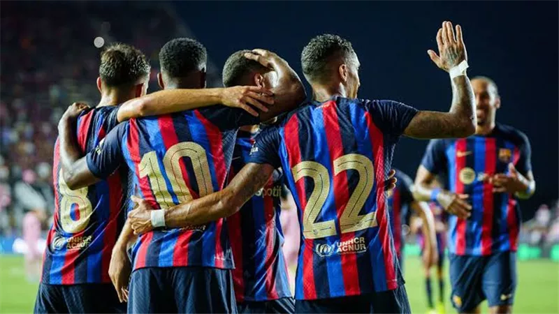 برشلونة يحسم موقفه من رحيل ثنائي الفريق