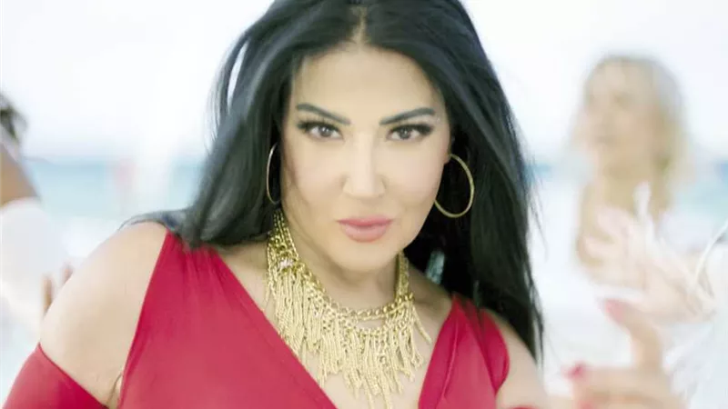 سمية الخشاب تكشف كواليس اركب على الموجة
