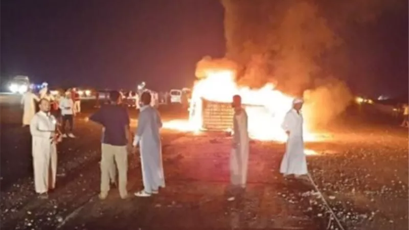 مصرع شخص وإصابة 14 آخرين فى انقلاب ميكروباص على طريق مطروح