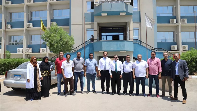 رئيس جامعة جنوب الوادى يتفقد كلية طب الفم والاسنان