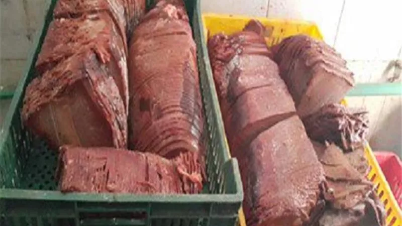 ضبط مواد غذائية منتهية الصلاحية في حملة غرب بورسعيد