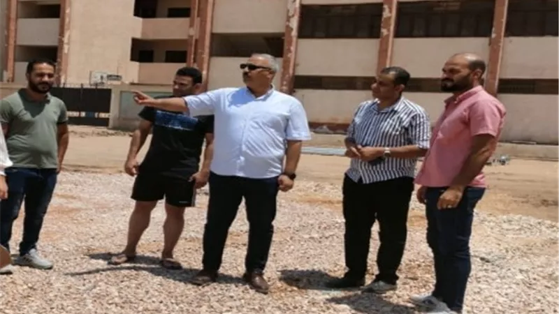 وكيل الرياضة بالقليوبية يتابع أعمال انشاء ملعب مركز شباب كفر تصفا
