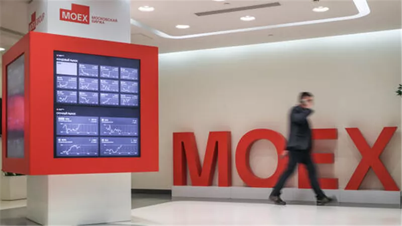 مؤشر بورصة موسكو يصعد إلى أعلى مستوى منذ فبراير 2022