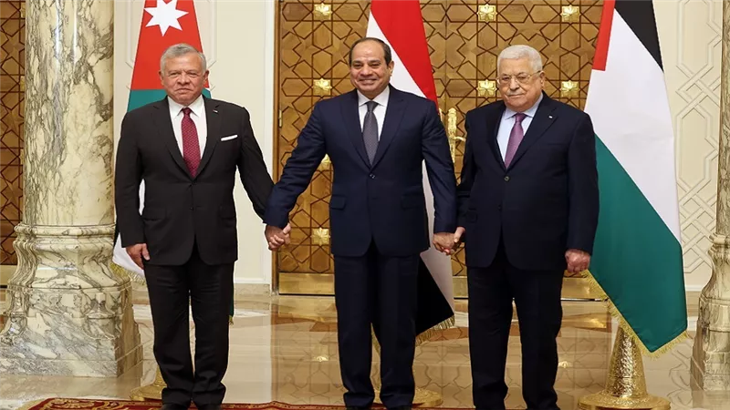 الملك عبدالله وأبو مازن يؤكدان أهمية دور الرئيس السيسي ومصر في توحيد الصف الفلسطيني وإنهاء الانقسام