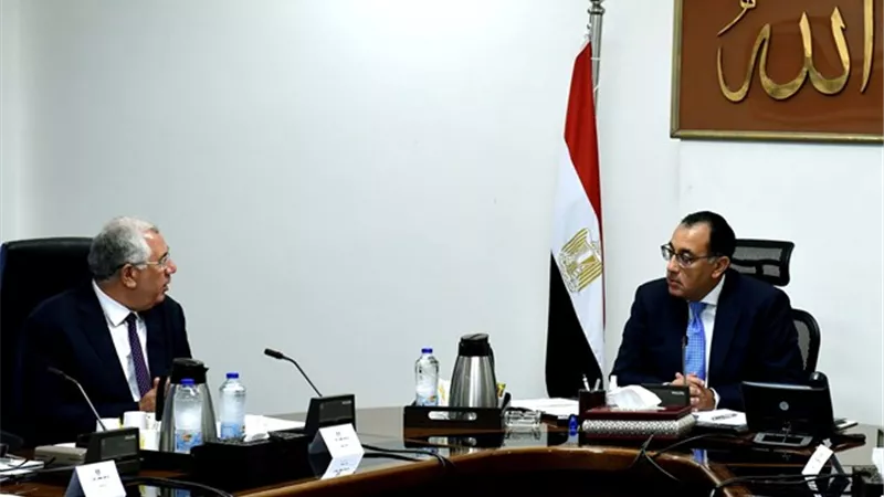 رئيس الوزراء يتابع مع وزير الزراعة جهود تنمية الثروة الحيوانية