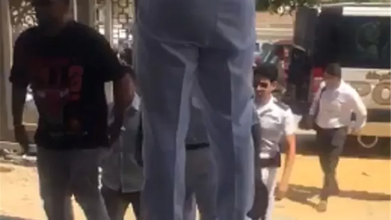 أحمد فلوكس يصل المحكمة لتنفيذ حكم حبسه لسبِّه بطلة السلة
