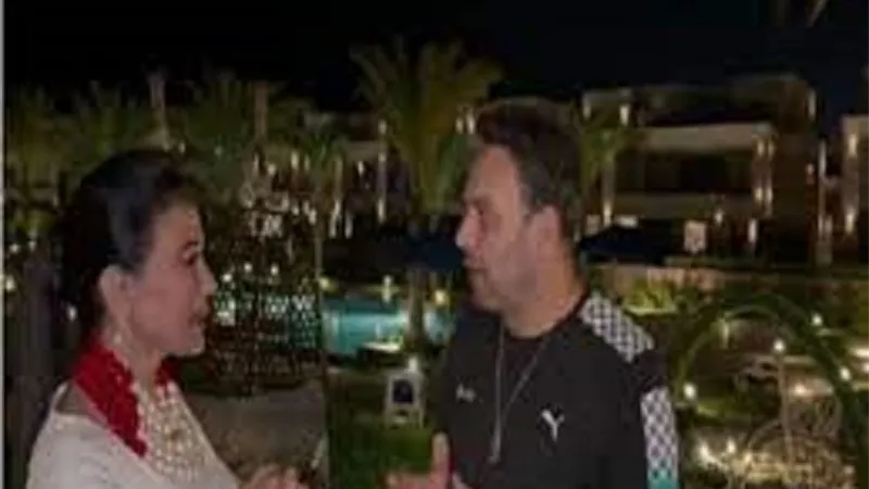 مصطفى قمر: 