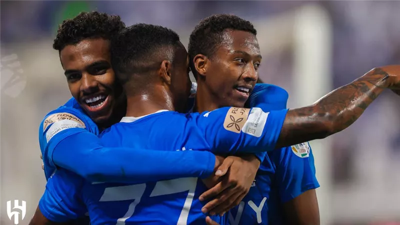 الهلال يُسقط أبها بثلاثية مالكوم فى افتتاح مشواره بالدورى السعودى