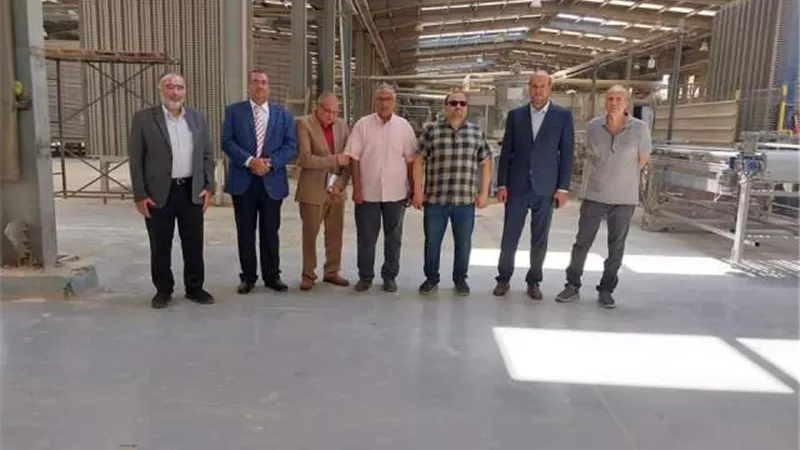 وفد من جامعة السويس يزور مصنع بورسلين مصر - أسبانيا